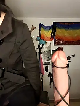 Snapshot of freyamoret chatting on 10-16-25, 04:02 freyamoret online show from 10-16-25, 04:02