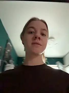 candy maggie online show from 11-17-25, 08:31