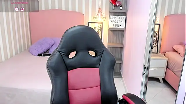 Snapshot of AMELIETARSON chatting on 02-25-25, 07:03 AMELIETARSON online show from 02-25-25, 07:03