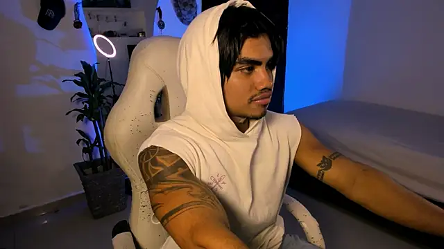 Young laroi online show from 12-13-24, 06:53