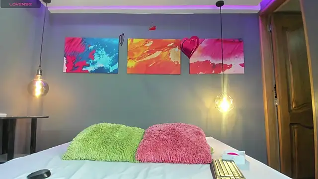 summer lee  online show from 12-26-24, 06:22