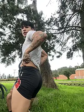 Snapshot of _Tomy08calderon chatting on 12-21-24, 08:32 Tomy08calderon online show from 12-21-24, 08:32