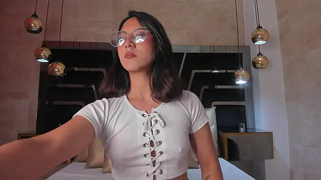 DaraBeckett online show from 10-13-25, 11:54