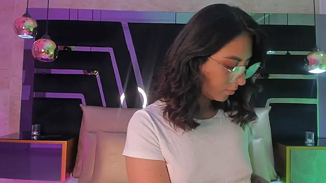 DaraBeckett online show from 10-19-25, 11:44