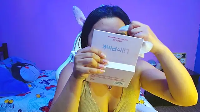 Snapshot of Isa-Jones chatting on 10-11-25, 11:36 Isa-Jones online show from 10-11-25, 11:36