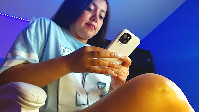 Snapshot of Isa-Jones chatting on 12-05-25, 02:09 Isa-Jones online show from 12-05-25, 02:09