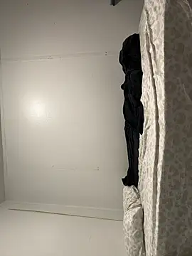 Snapshot of Edw95S chatting on 02-21-26, 07:53 Edw95S online show from 02-21-26, 07:53