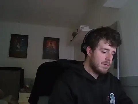 Snapshot of maxy49 chatting on 12-15-25, 01:15 maxy49 online show from 12-15-25, 01:15