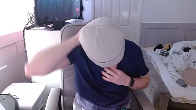 Snapshot of maxy49 chatting on 01-13-26, 11:37 maxy49 online show from 01-13-26, 11:37