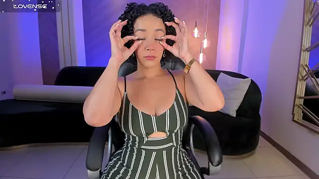 AlessaRomero online show from 01-21-25, 08:00