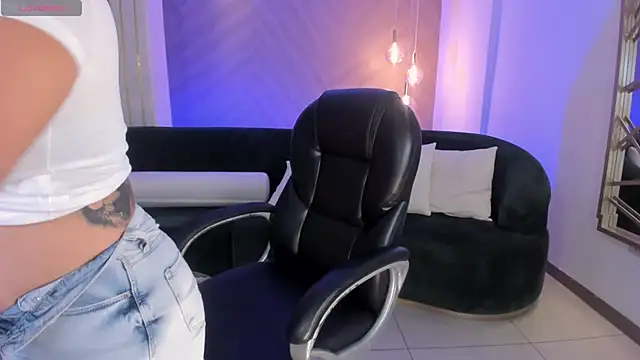 AlessaRomero online show from 01-22-25, 07:34