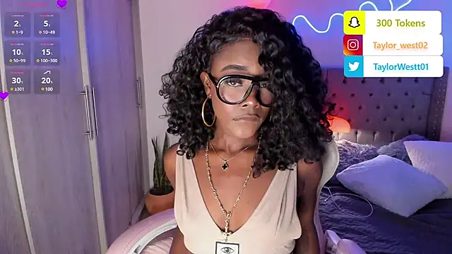 Snapshot of Miss_westt_ chatting on 01-18-25, 07:49 Miss westt  online show from 01-18-25, 07:49