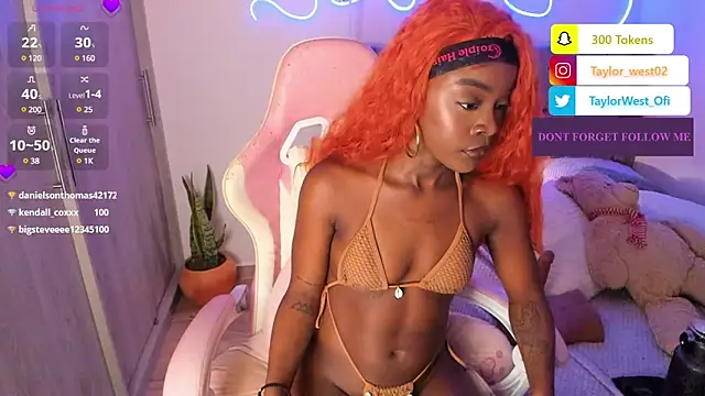 Snapshot of Miss_westt_ chatting on 02-27-25, 11:31 Miss westt  online show from 02-27-25, 11:31