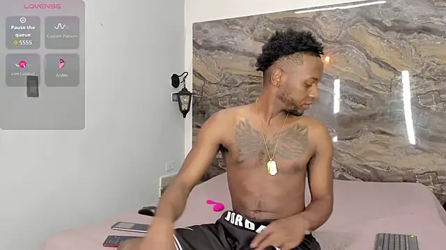 Snapshot of kaleb_violeta_1 chatting on 11-15-25, 03:59 kaleb violeta 1 online show from 11-15-25, 03:59