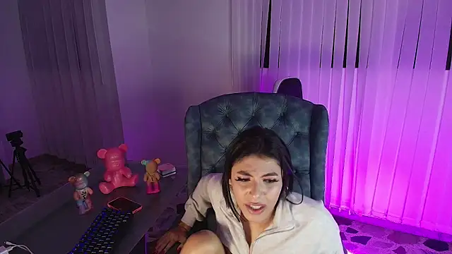 Snapshot of IsabelleFoxx_ chatting on 01-05-25, 10:10 IsabelleFoxx  online show from 01-05-25, 10:10