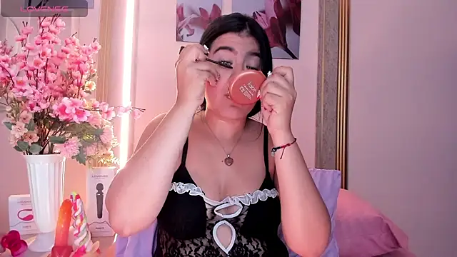 Snapshot of scarlet_fostt_ chatting on 10-19-25, 10:38 scarlet fostt online show from 10-19-25, 10:38