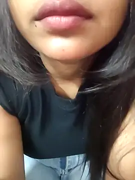 Snapshot of MohiniHott chatting on 02-13-25, 06:20 MohiniHott online show from 02-13-25, 06:20