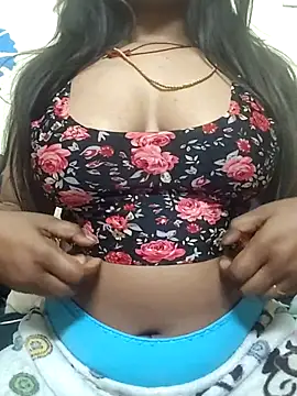 Snapshot of MohiniHott chatting on 03-08-25, 04:50 MohiniHott online show from 03-08-25, 04:50