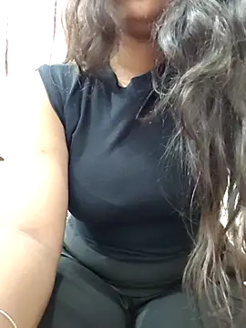 Snapshot of MohiniHott chatting on 09-21-25, 06:48 MohiniHott online show from 09-21-25, 06:48