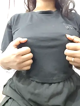 Snapshot of MohiniHott chatting on 10-20-25, 06:25 MohiniHott online show from 10-20-25, 06:25