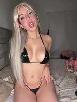 Snapshot of LiaRusso chatting on 12-15-24, 07:02 LiaRusso online show from 12-15-24, 07:02