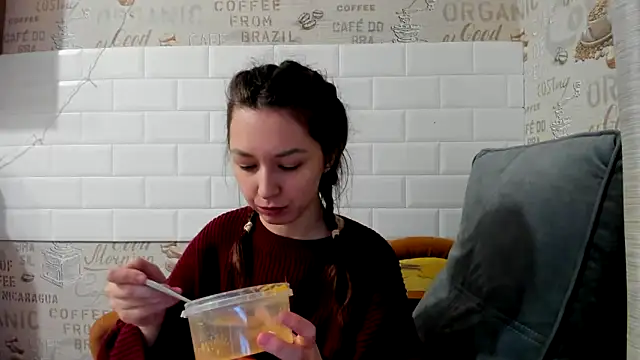 Snapshot of Adela_Vetta chatting on 02-06-25, 02:48 Adela Vetta online show from 02-06-25, 02:48