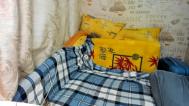 Snapshot of Adela_Vetta chatting on 02-17-25, 07:53 Adela Vetta online show from 02-17-25, 07:53