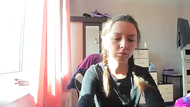 Snapshot of Adela_Vetta chatting on 03-18-25, 10:03 Adela Vetta online show from 03-18-25, 10:03