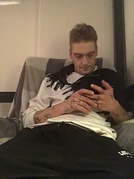 Simboxxx040 online show from 01-01-25, 08:15