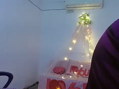 Snapshot of Baby_Himanshi chatting on 10-15-25, 07:08 Baby Himanshi online show from 10-15-25, 07:08