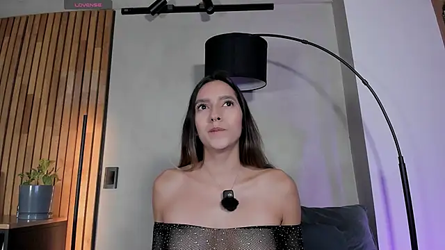 Snapshot of honeyhot69__ chatting on 09-18-25, 11:34 honeyhot69   online show from 09-18-25, 11:34