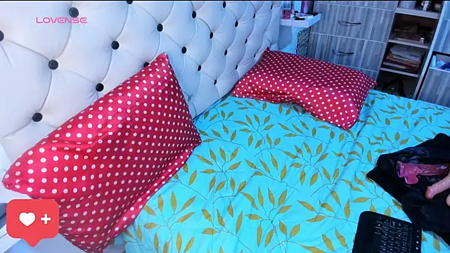 Snapshot of Krystal_Cruz chatting on 03-15-25, 05:41 Krystal Cruz online show from 03-15-25, 05:41