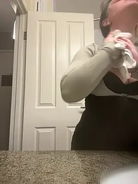 Snapshot of tatted-bitty chatting on 02-26-26, 12:15 tatted-bitty online show from 02-26-26, 12:15