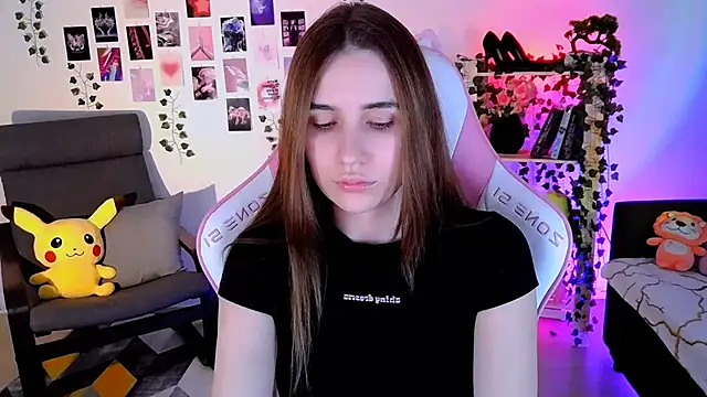 Snapshot of AliceCharmy chatting on 12-10-24, 12:27 AliceCharmy online show from 12-10-24, 12:27