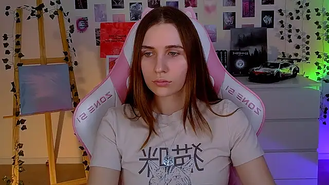 Snapshot of AliceCharmy chatting on 02-14-25, 02:44 AliceCharmy online show from 02-14-25, 02:44