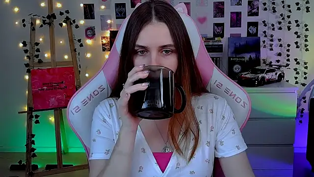 Snapshot of AliceCharmy chatting on 10-26-25, 05:35 AliceCharmy online show from 10-26-25, 05:35