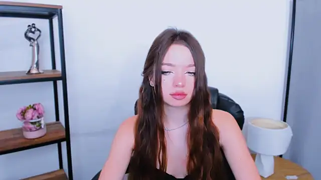 GraceLips online show from 10-27-25, 09:30