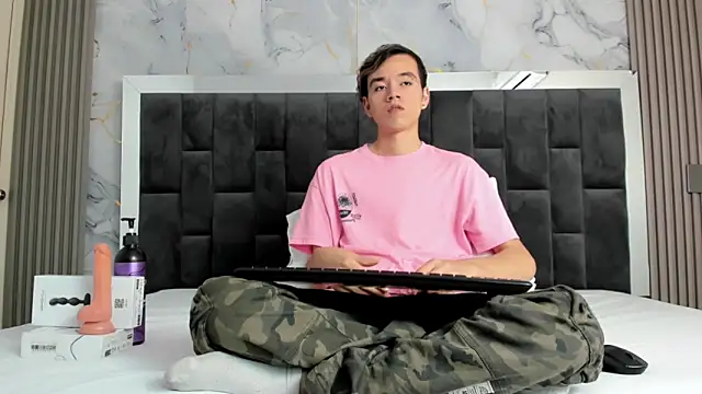 bunny maxi online show from 03-21-25, 12:39