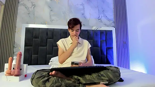 bunny maxi online show from 09-25-25, 01:04