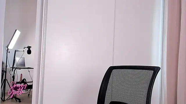 Snapshot of CherryGoth chatting on 02-14-25, 03:58 CherryGoth online show from 02-14-25, 03:58