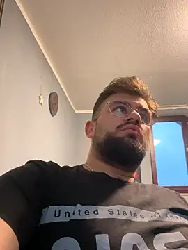 Snapshot of yxssxn24403 chatting on 10-12-25, 04:39 yxssxn24403 online show from 10-12-25, 04:39