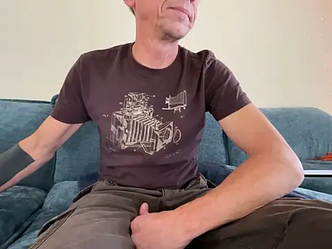 Snapshot of mouser21212 chatting on 11-29-25, 09:18 mouser21212 online show from 11-29-25, 09:18