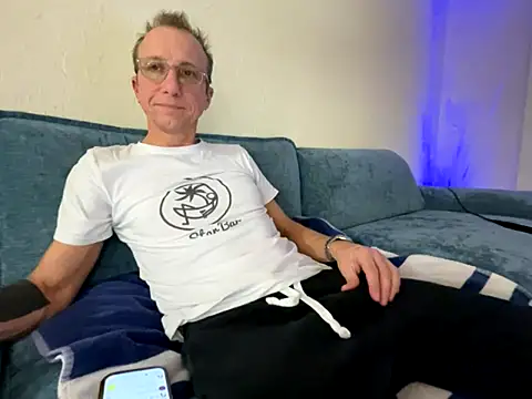 Snapshot of mouser21212 chatting on 12-03-25, 11:25 mouser21212 online show from 12-03-25, 11:25