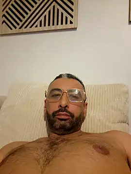 Snapshot of goldenhead1 chatting on 02-07-26, 03:21 goldenhead1 online show from 02-07-26, 03:21