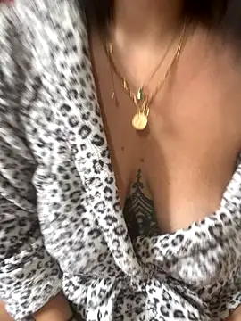 Luccreccia  online show from 10-18-25, 09:10