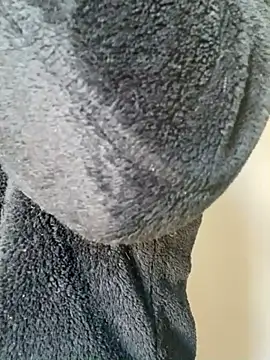 Luccreccia  online show from 11-21-25, 10:03