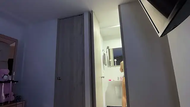 candy-sam28 online show from 04-28-26, 11:43