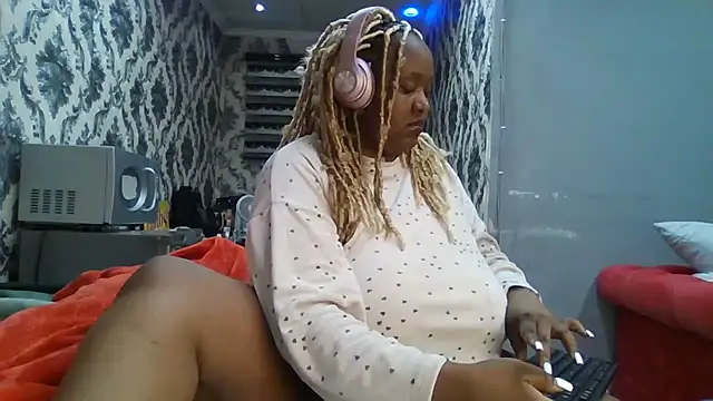 Snapshot of SexyRider8 chatting on 11-25-25, 02:22 SexyRider8 online show from 11-25-25, 02:22