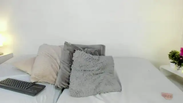 isa molly online show from 01-08-25, 11:30