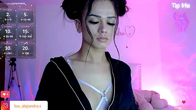 Snapshot of alee_lenoxx chatting on 01-27-25, 11:00 alee lenoxx online show from 01-27-25, 11:00